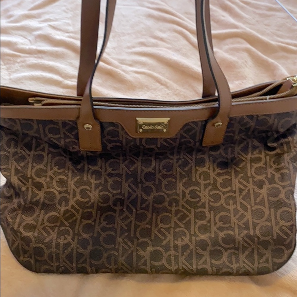 Calvin Klein shoulder bag. Brown/gold hardware